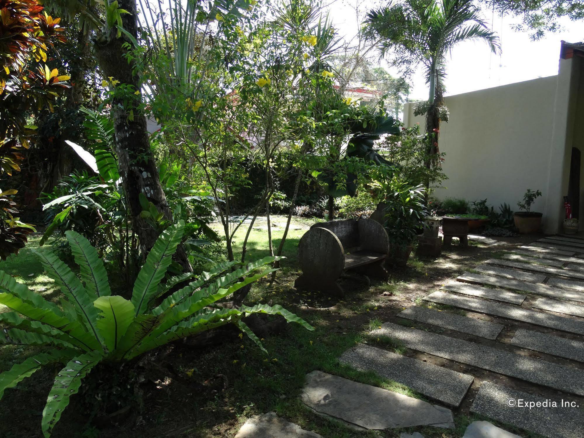 Hibiscus Garden Resort Puerto Princesa Bagian luar foto