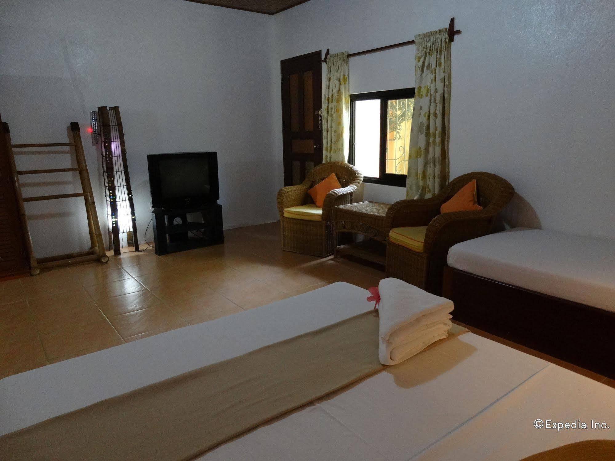 Hibiscus Garden Resort Puerto Princesa Bagian luar foto