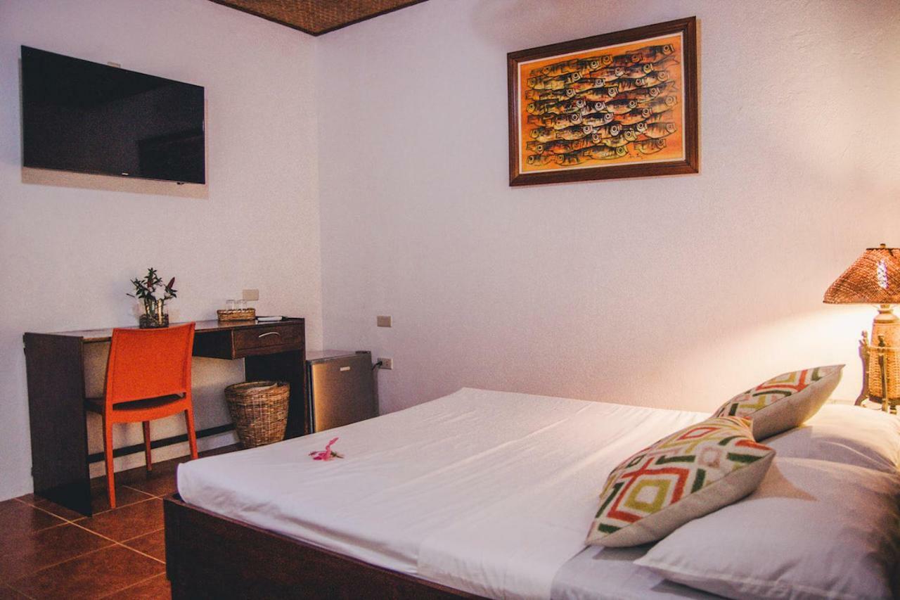 Hibiscus Garden Resort Puerto Princesa Bagian luar foto